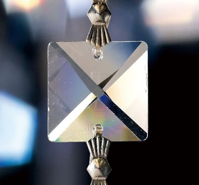 C70040  Crystal Square Without Ring 16mm 2 Holes